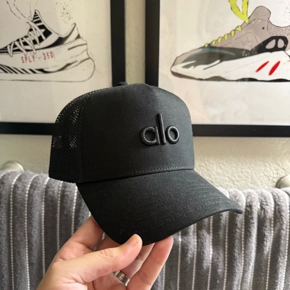 alo キャップ Satin Off-Duty Cap - Black | ALO